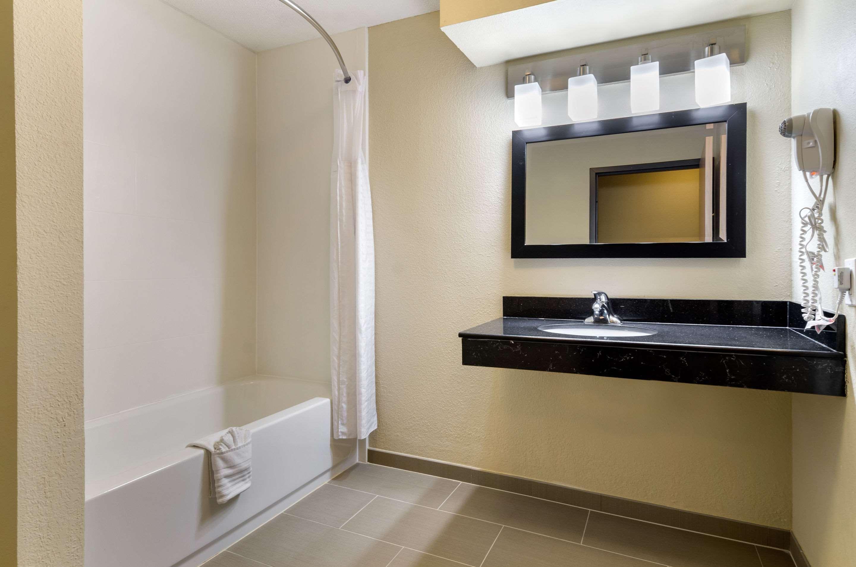 Comfort Inn & Suites Kansas City - Northeast Exteriér fotografie