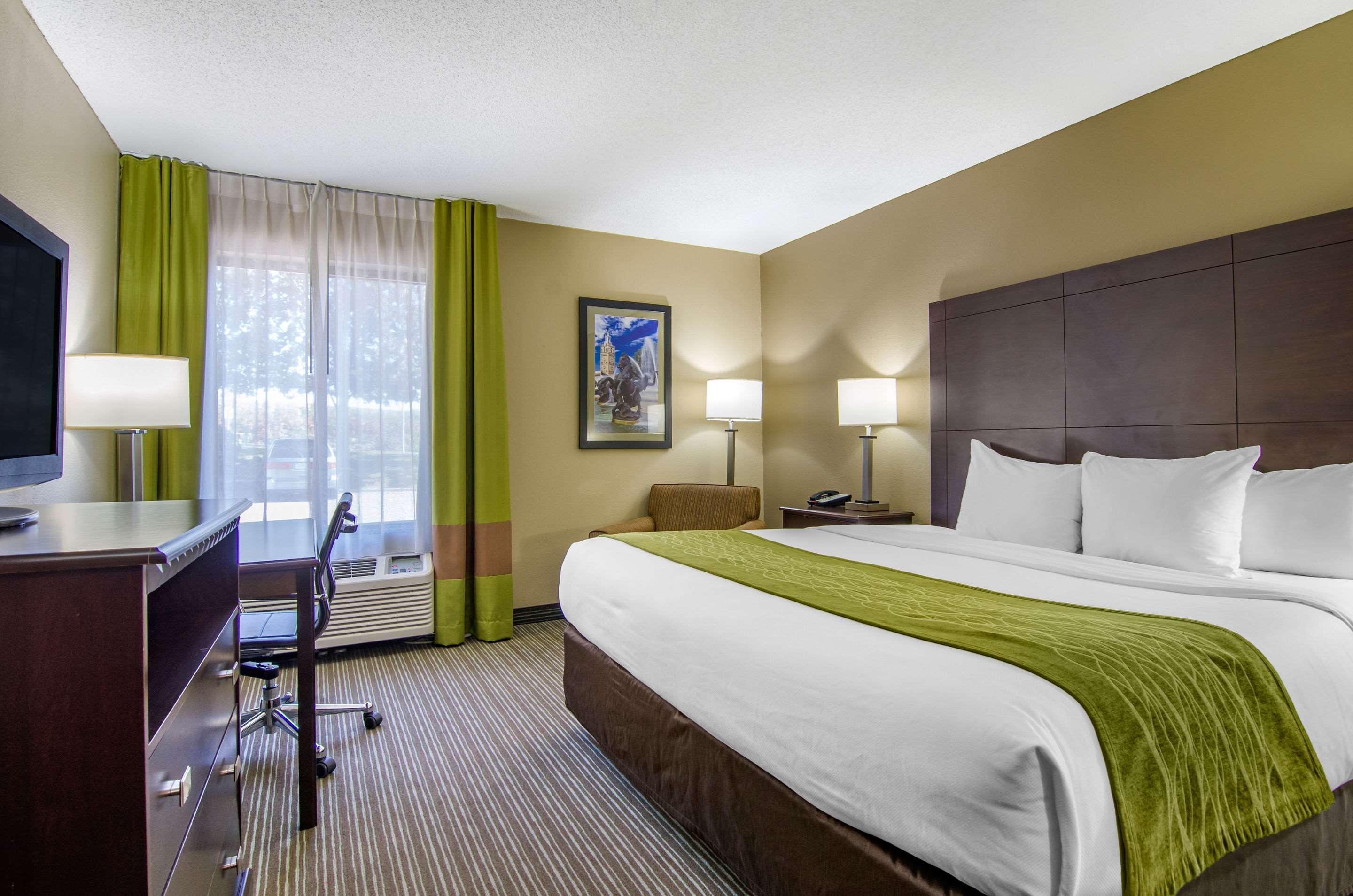 Comfort Inn & Suites Kansas City - Northeast Exteriér fotografie