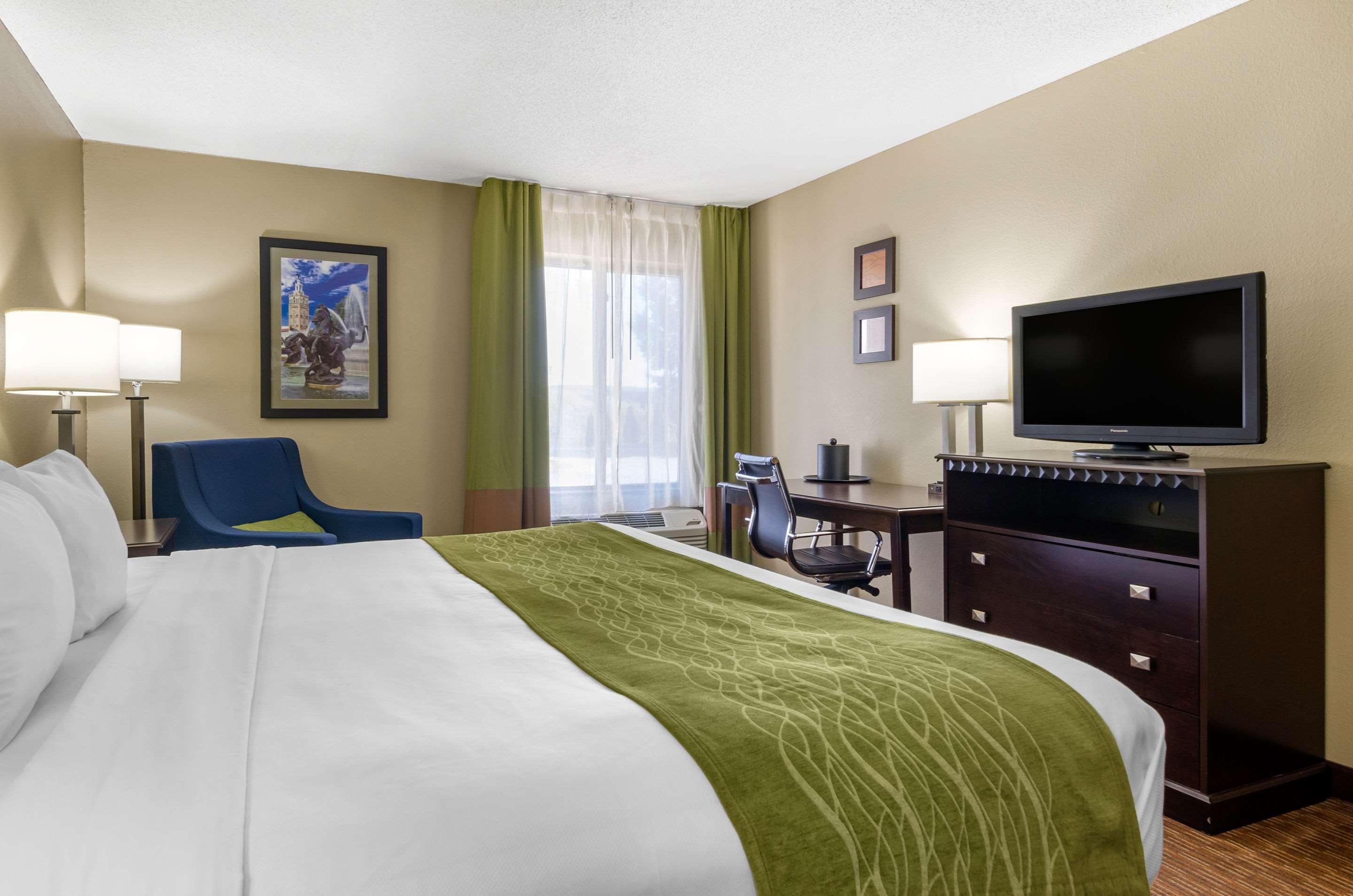 Comfort Inn & Suites Kansas City - Northeast Exteriér fotografie
