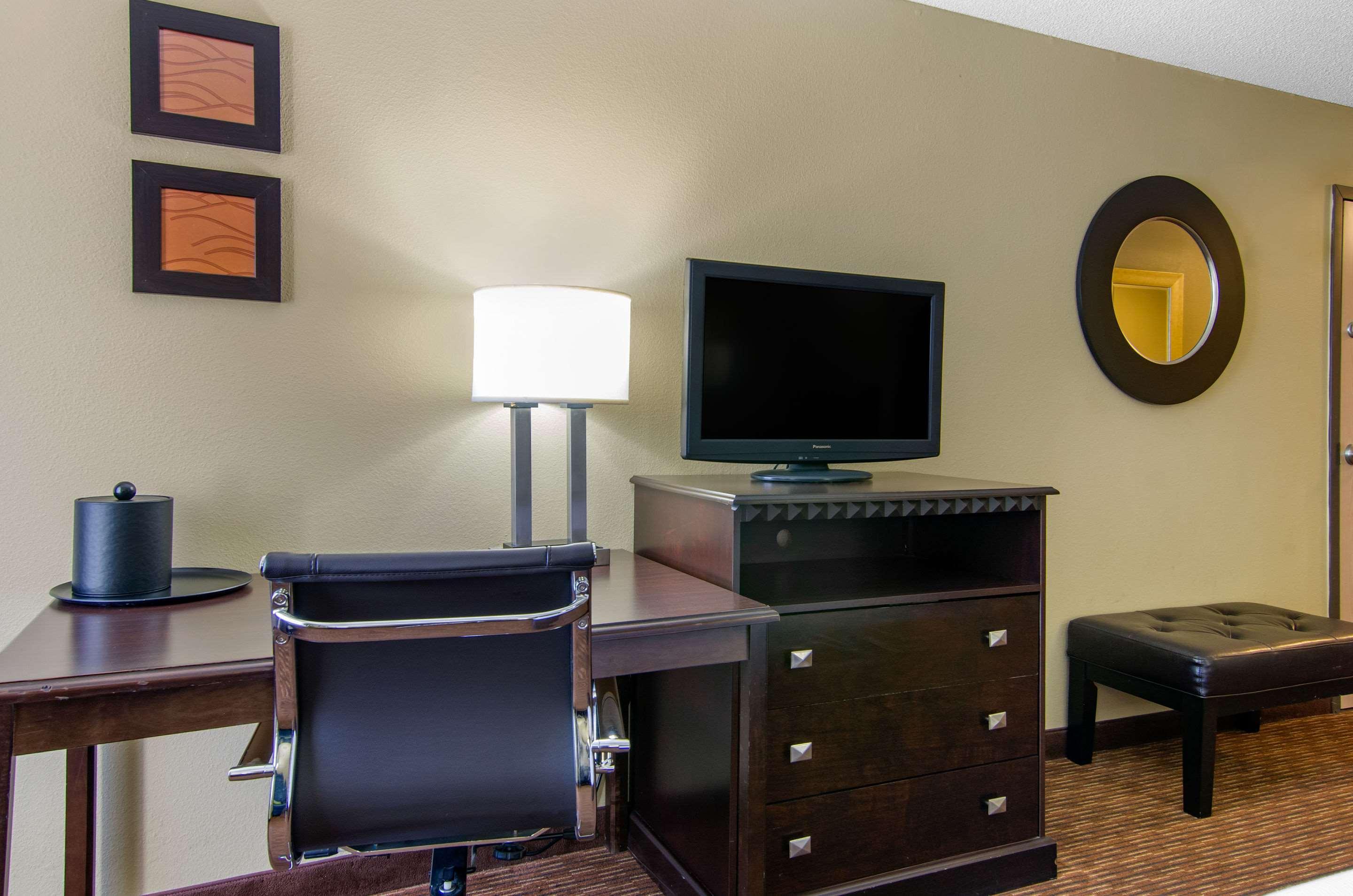 Comfort Inn & Suites Kansas City - Northeast Exteriér fotografie