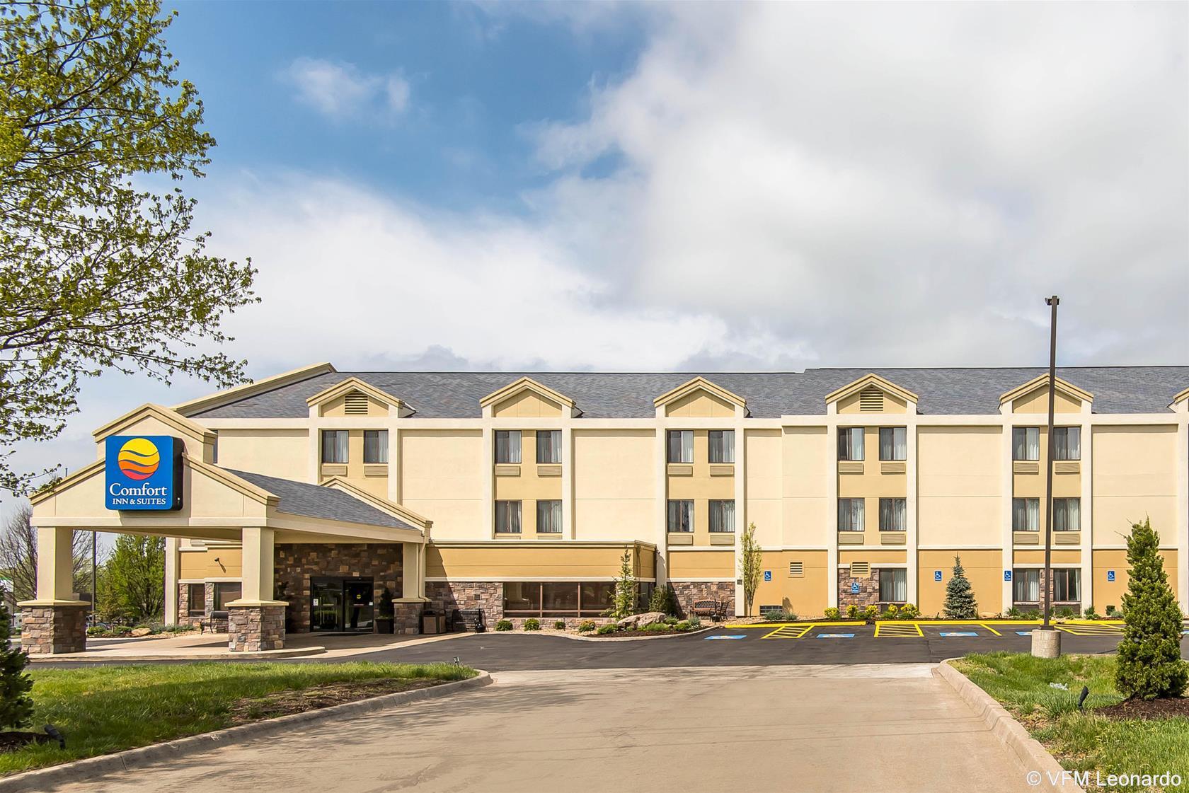 Comfort Inn & Suites Kansas City - Northeast Exteriér fotografie
