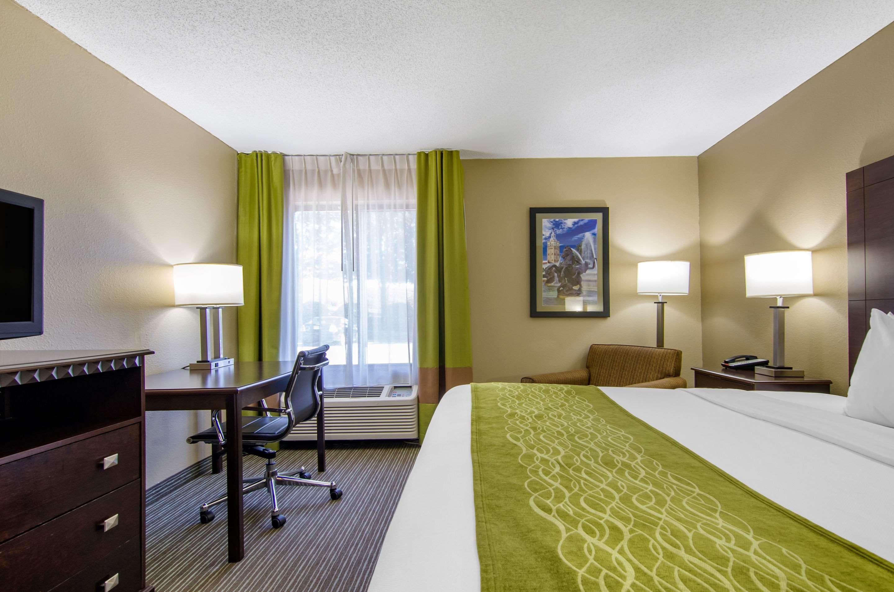 Comfort Inn & Suites Kansas City - Northeast Exteriér fotografie