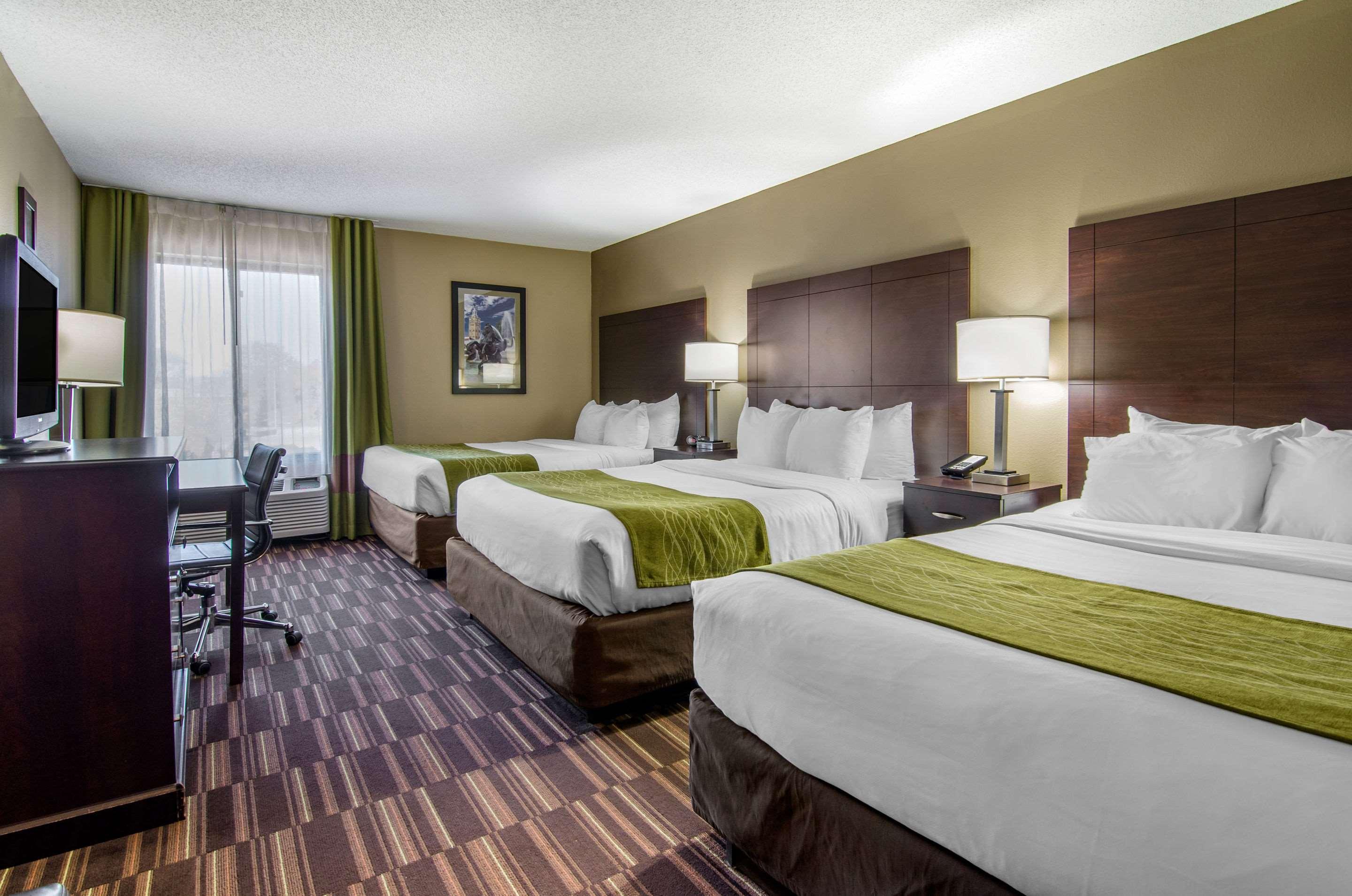 Comfort Inn & Suites Kansas City - Northeast Exteriér fotografie